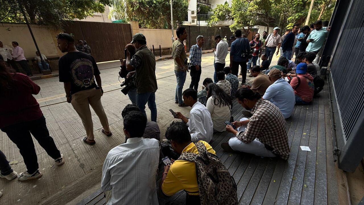 Media was seen waiting outside Dharmendra's house on Tuesday after reports of his demise surfaced (Pic/ Atul Kamble)
